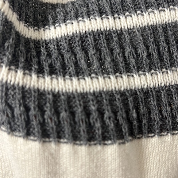 Stripped Cardigan Grey and off white Size- L Brand- AJ Andrea Jovine - Picture 5 of 6